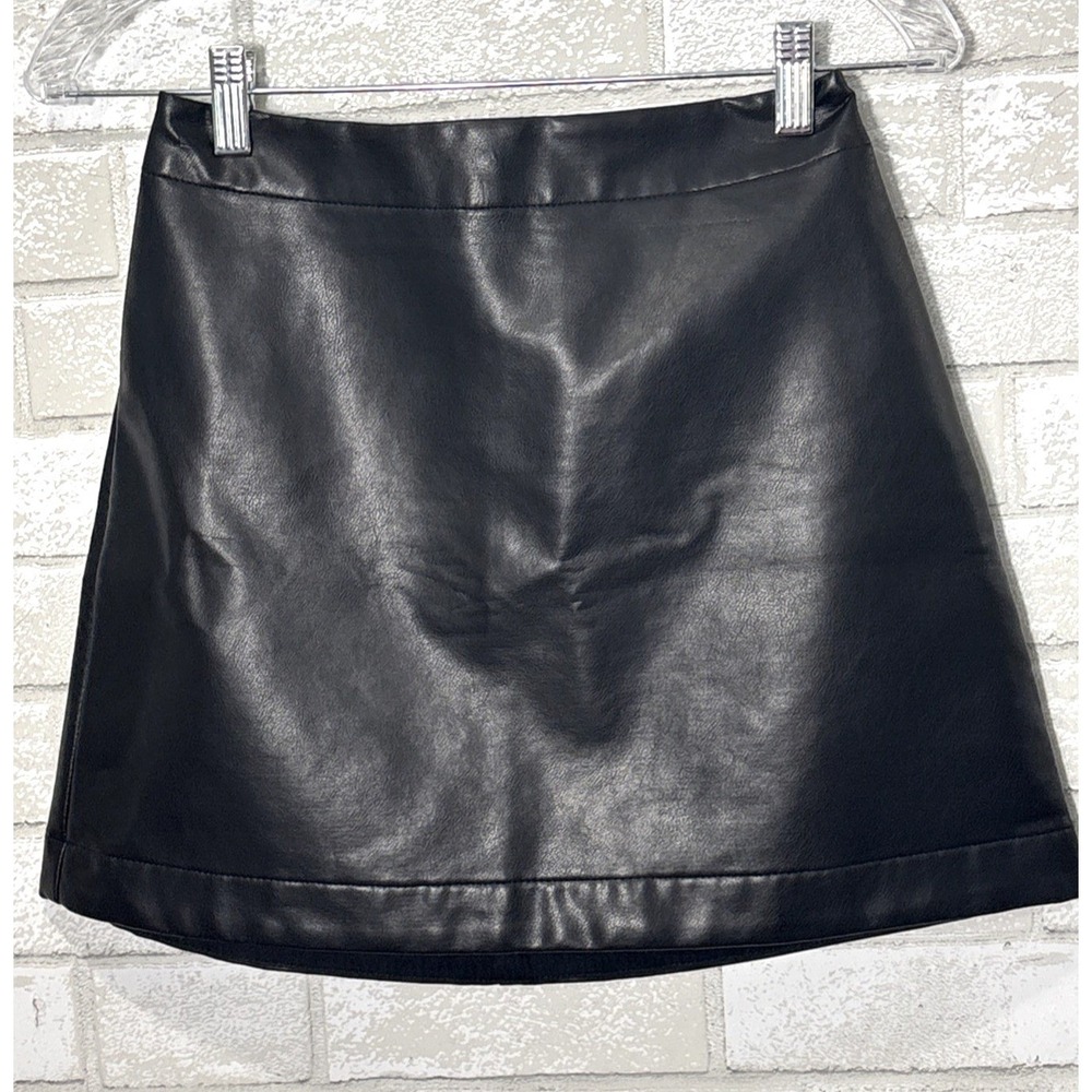 Gap Black Faux Leather Mini Skirt Size 00 Y2K Indie Sleaze Grunge Goth Punk Emo - Picture 2 of 10